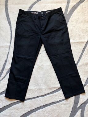 Universal Men’s Black Straight-Leg Chinos